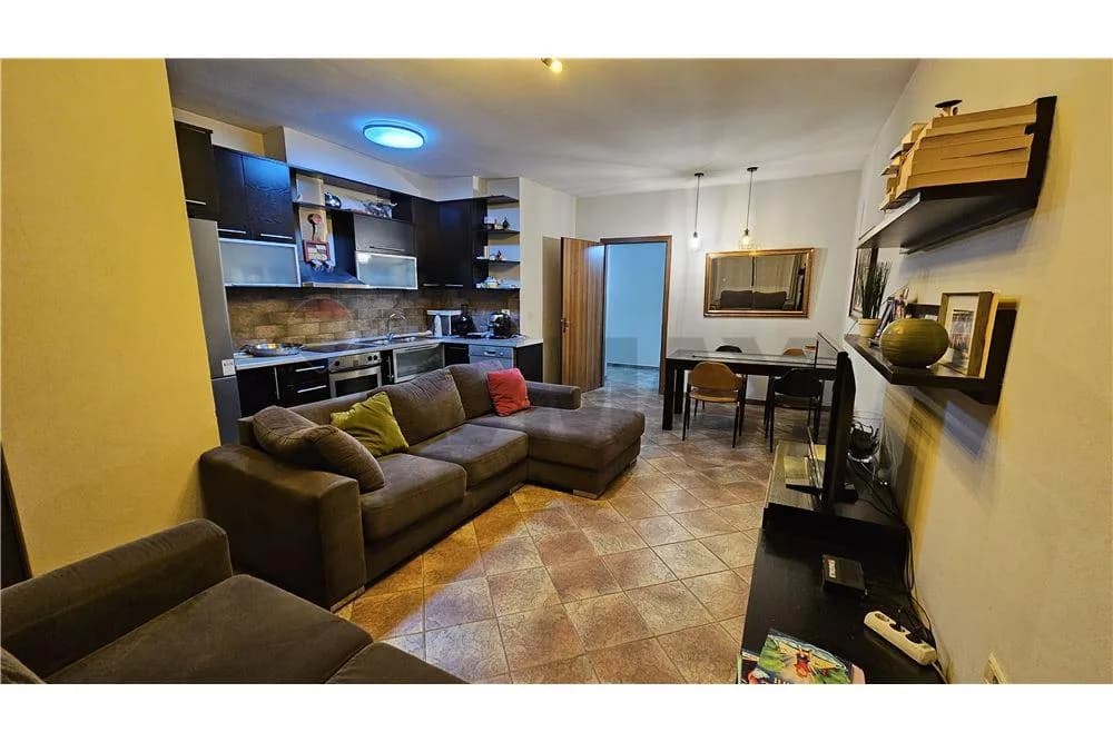 Jepet me qira apartament me qira, buzë unaze, Kodra e Diellit 4