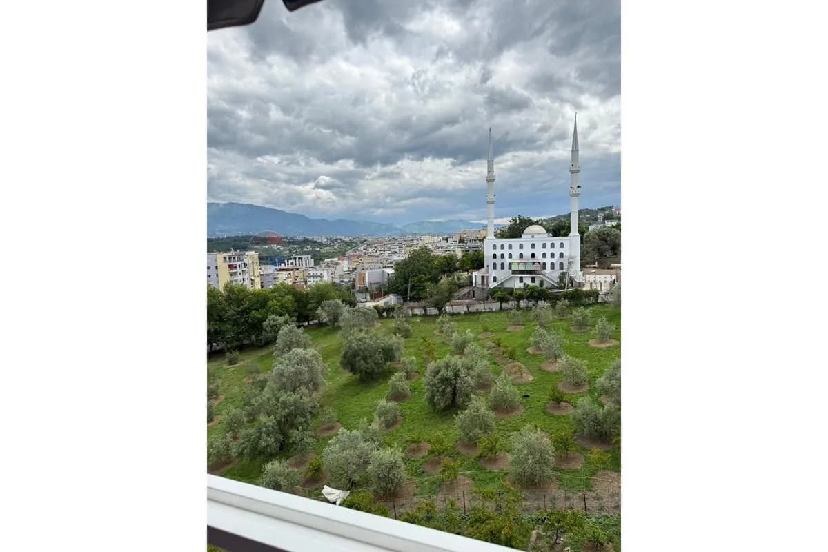 Jepet apartament me qira te Kopshti Botanik