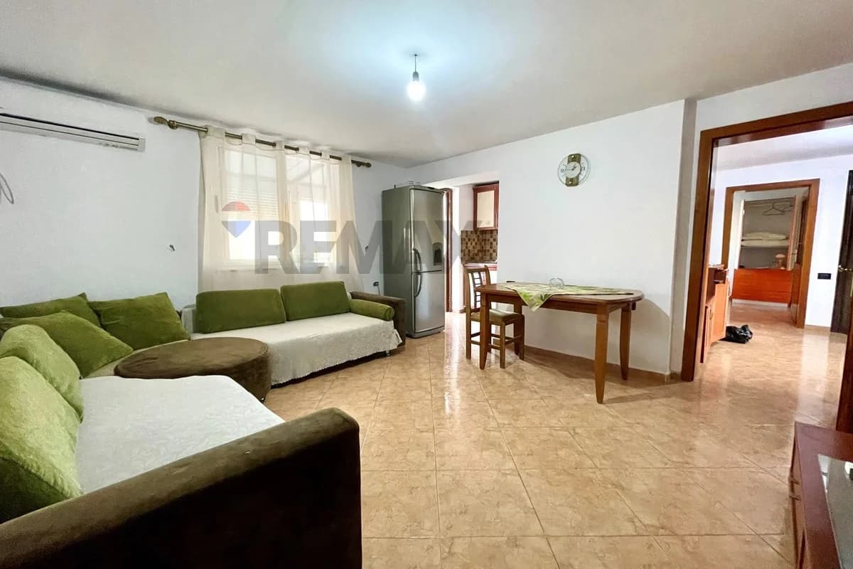 Shitet apartament te Pazari i Ri
