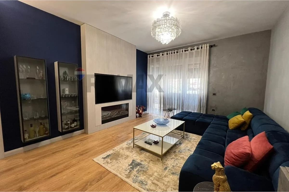 Shitet apartament te Liqeni i Thate