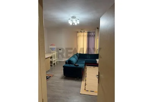Jepet me qira një apartament i mobiluar 2+1 me sipërfaqe 144 m², në zonën e Liqenit të Thatë