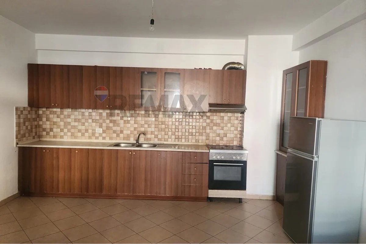 Shitet apartament 2+1 ne Astir