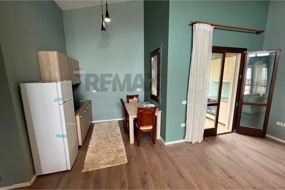 Shitet apartament 2+1+2 me verandë dhe post parkimi tek Kopshti Botanik.