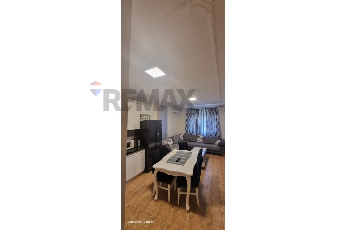 Jepet apartament me qira te rruga Loni Ligori