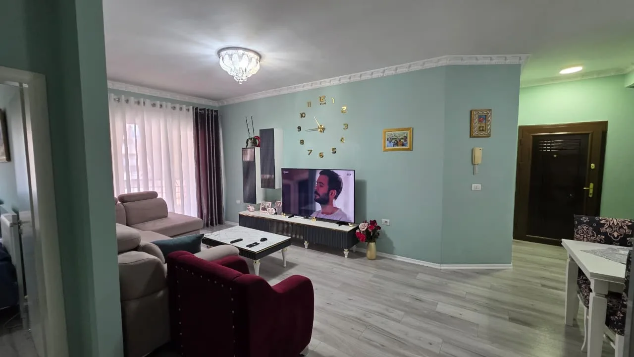 Apartament 2+1, Rr..Frang Bardhi, pranë Kristal Center